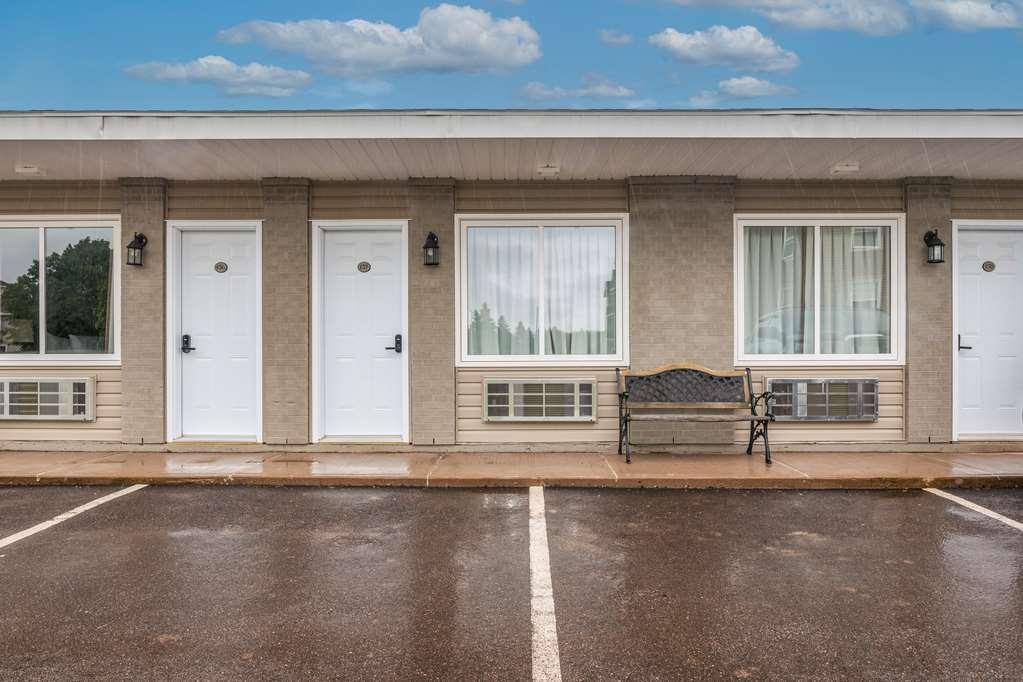 Canadas Best Value Inn & Suites-Charlottetown Esterno foto