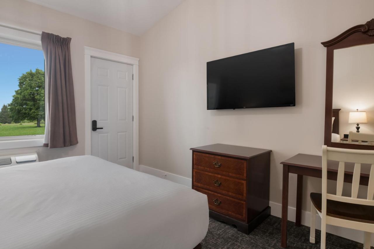 Canadas Best Value Inn & Suites-Charlottetown Esterno foto