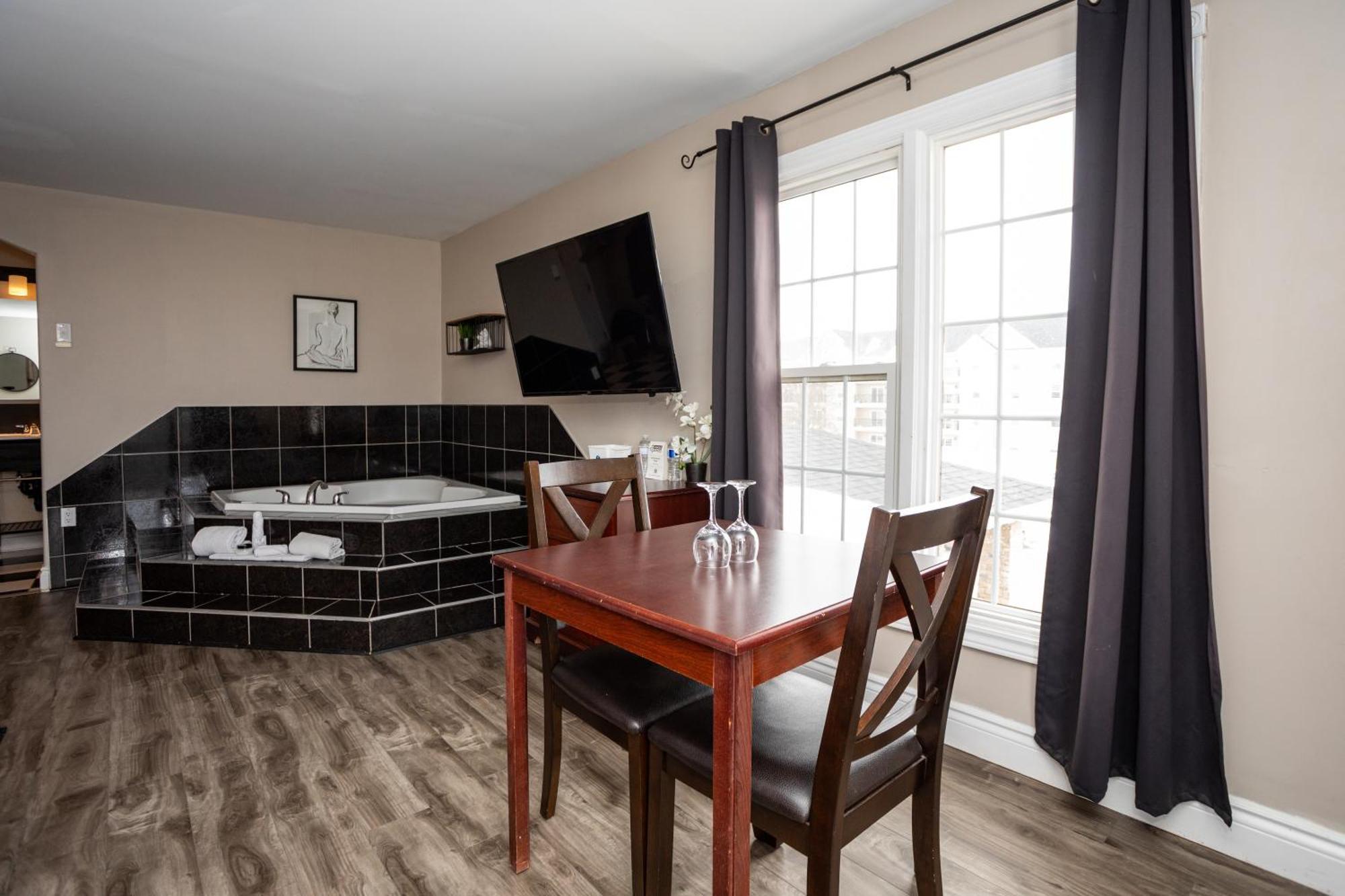 Canadas Best Value Inn & Suites-Charlottetown Esterno foto