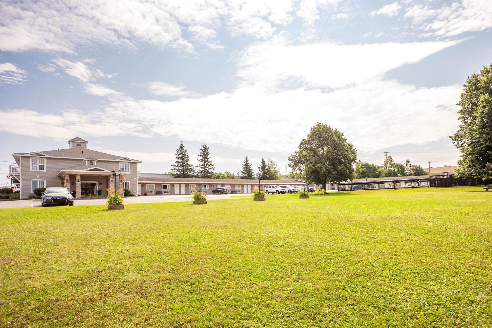 Canadas Best Value Inn & Suites-Charlottetown Esterno foto