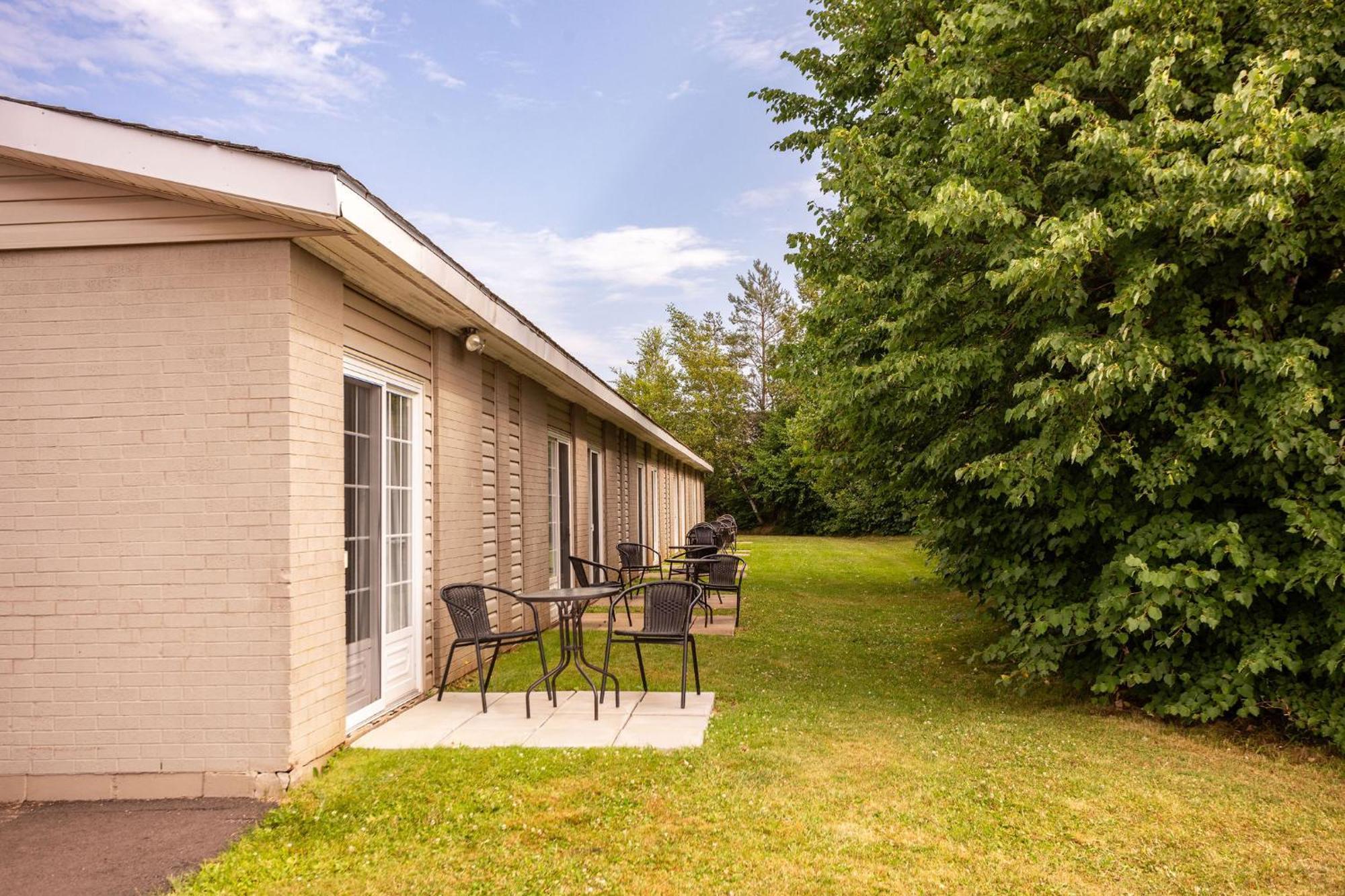 Canadas Best Value Inn & Suites-Charlottetown Esterno foto