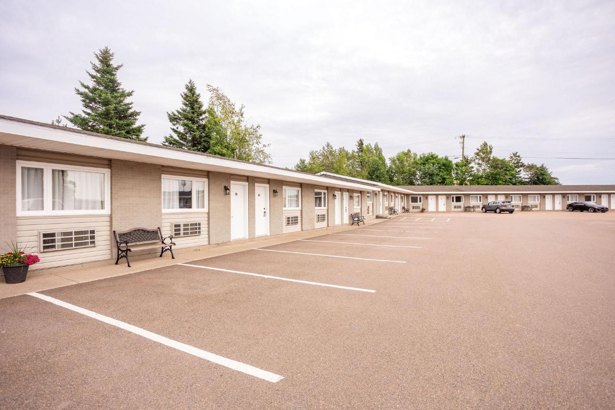 Canadas Best Value Inn & Suites-Charlottetown Esterno foto