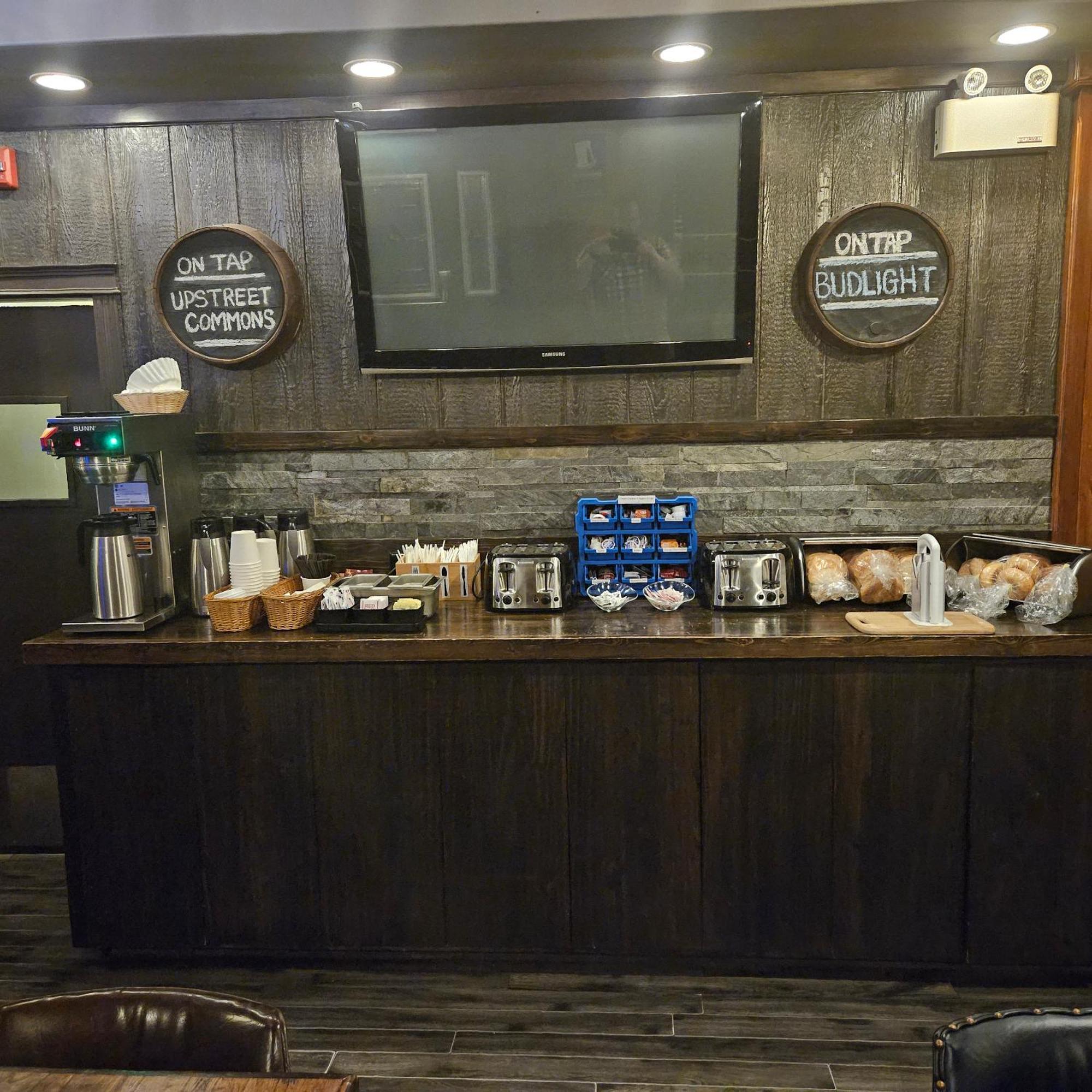 Canadas Best Value Inn & Suites-Charlottetown Esterno foto