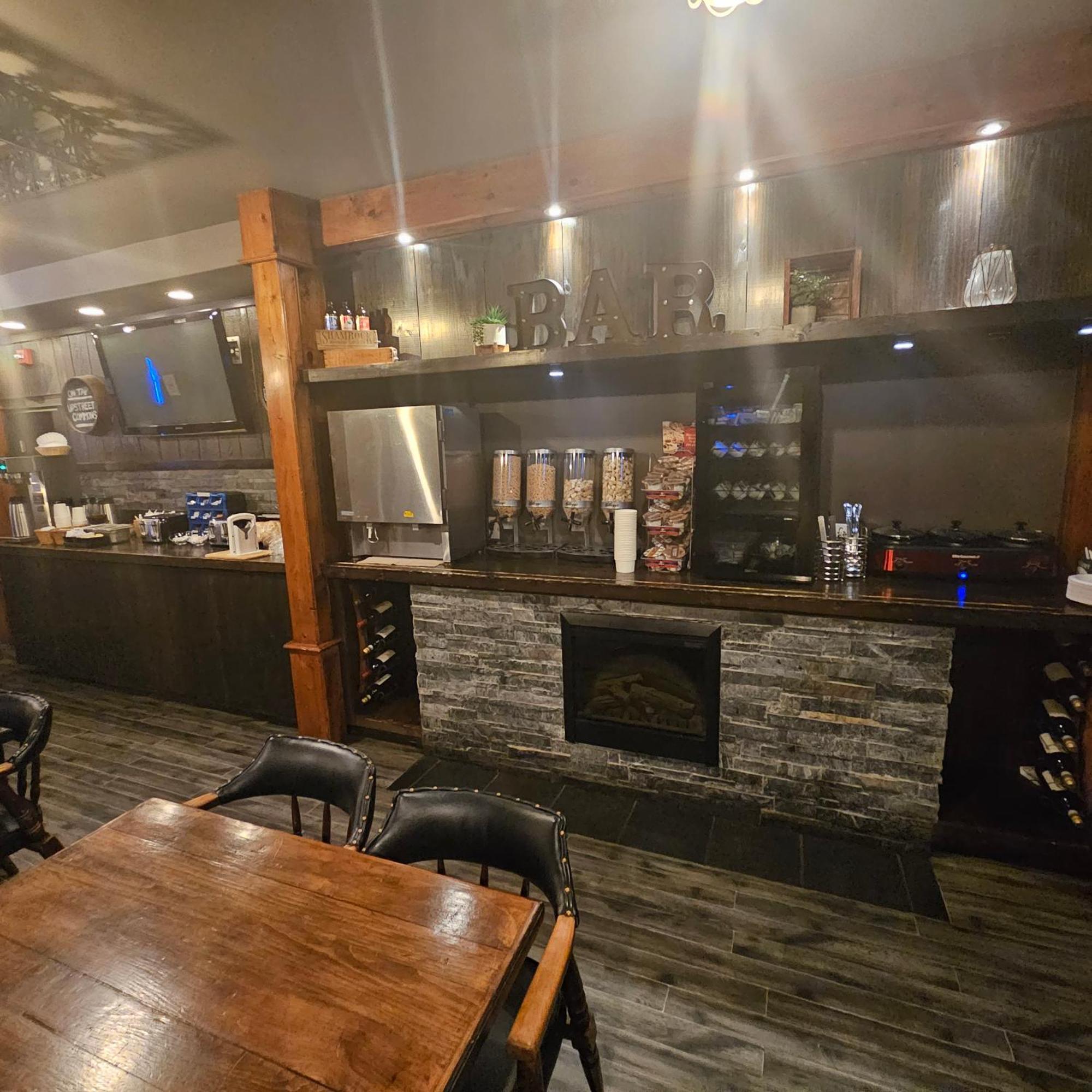Canadas Best Value Inn & Suites-Charlottetown Esterno foto