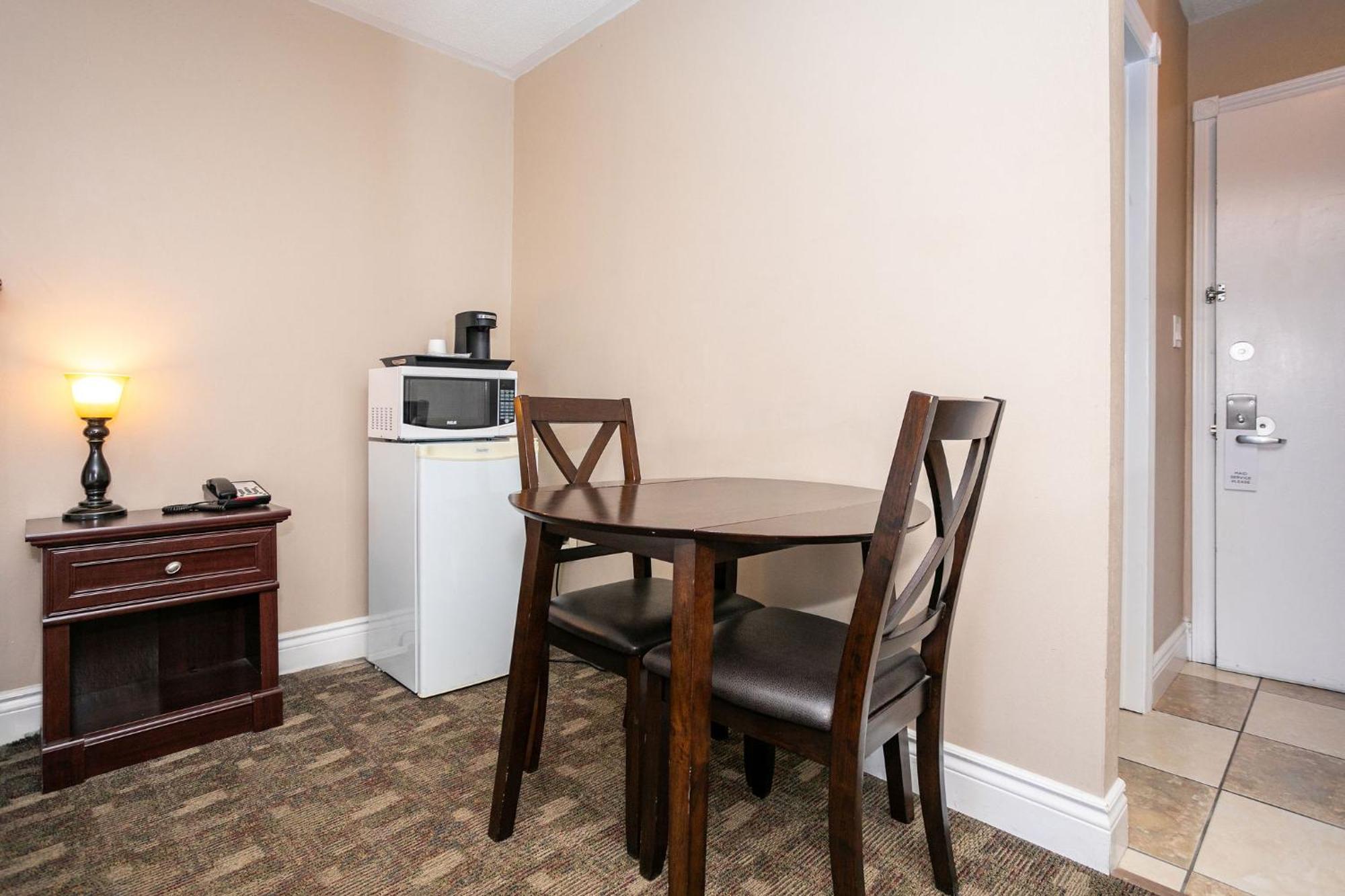Canadas Best Value Inn & Suites-Charlottetown Esterno foto