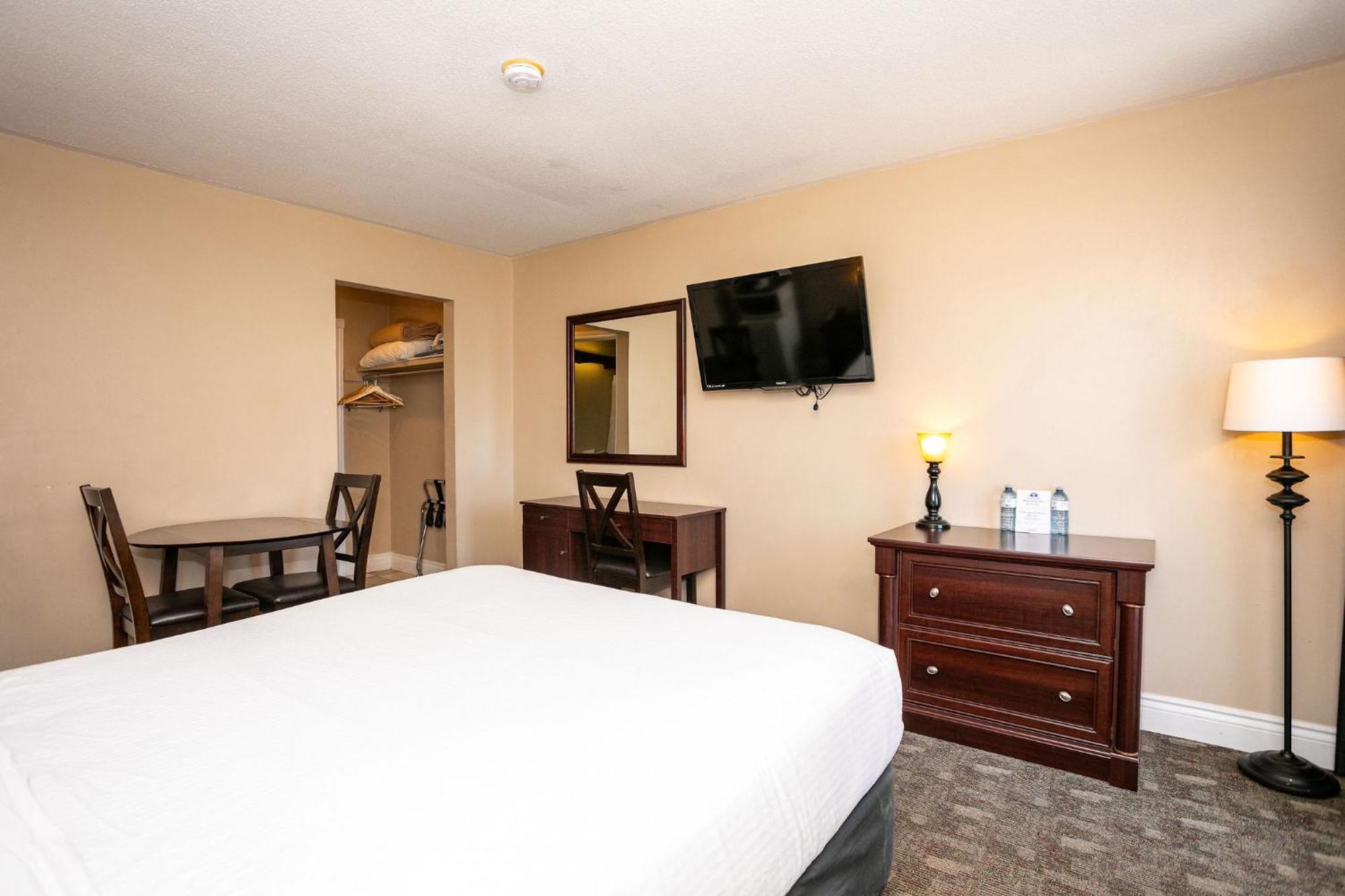 Canadas Best Value Inn & Suites-Charlottetown Esterno foto